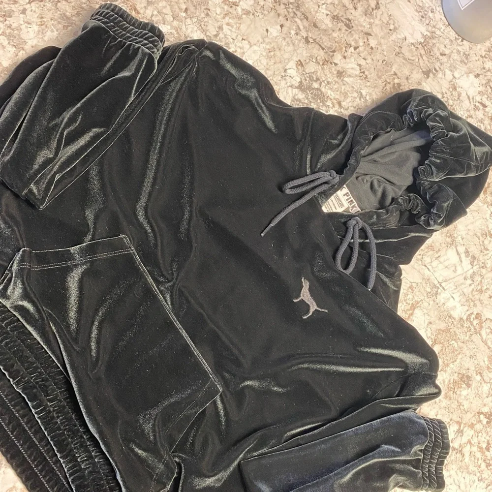 PINK Victoria's Secret Velour Black Cropped Hoodie - Picture 2 of 3